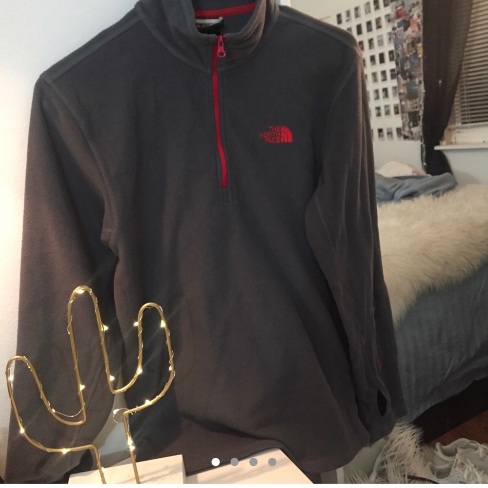 Men’s north face pull over